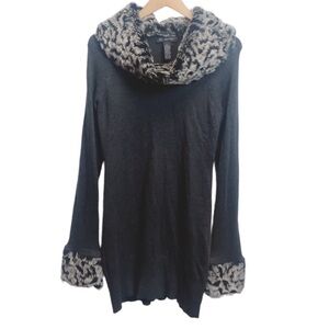 ELEGANT INC TOP WITH FUR TRIM ON NECK N SLEEVES